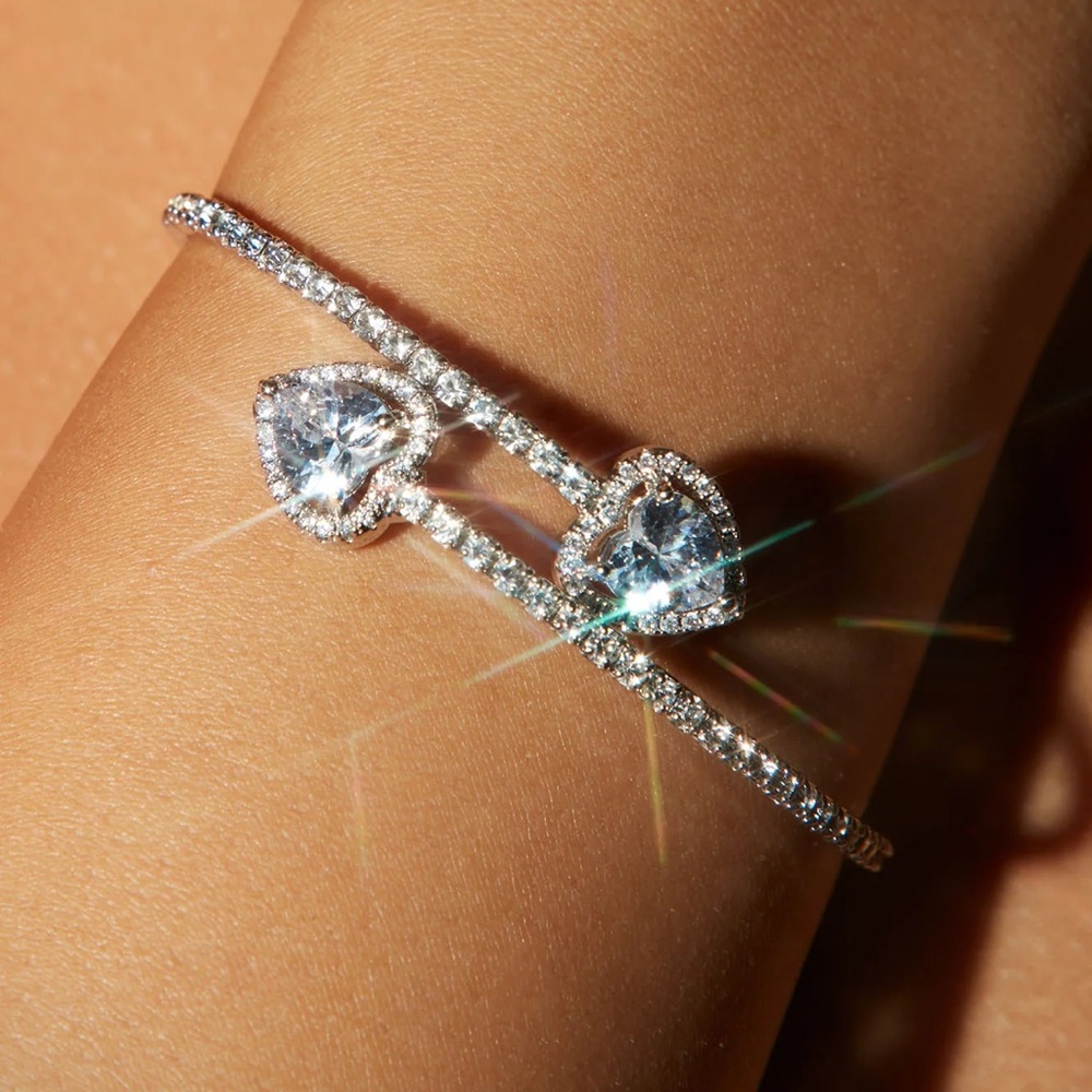 NWT Heart Rhinestone Bracelet